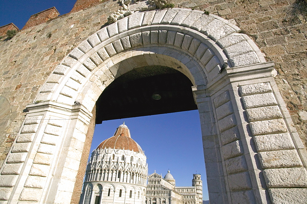 View of Piazzetta dei Miracoli, through Porta Nuova, UNESCO World Heritage Site, Pisa, Tuscany, Italy, Europe