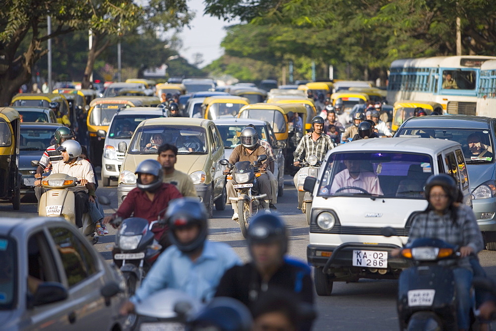 Traffic jam on Brigade Road, Bangaluru (Bangalore), Karnataka, India, Asia