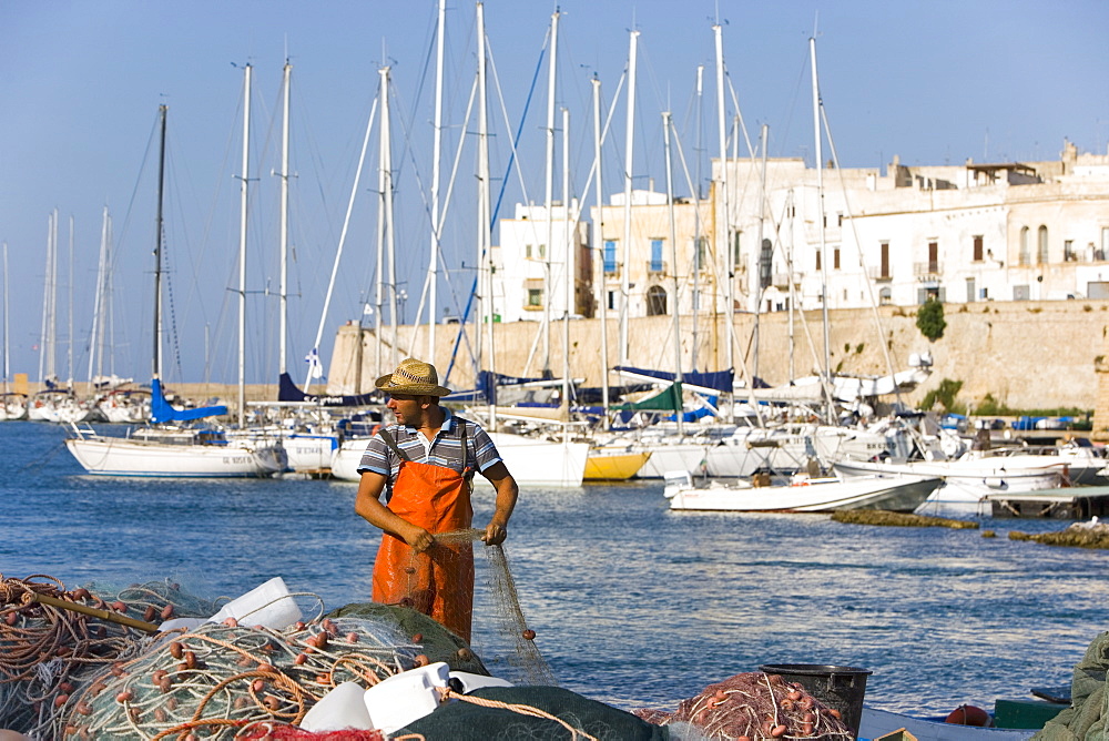 Fisherman, the castle, Gallipoli, Lecce province, Puglia, Italy, Europe