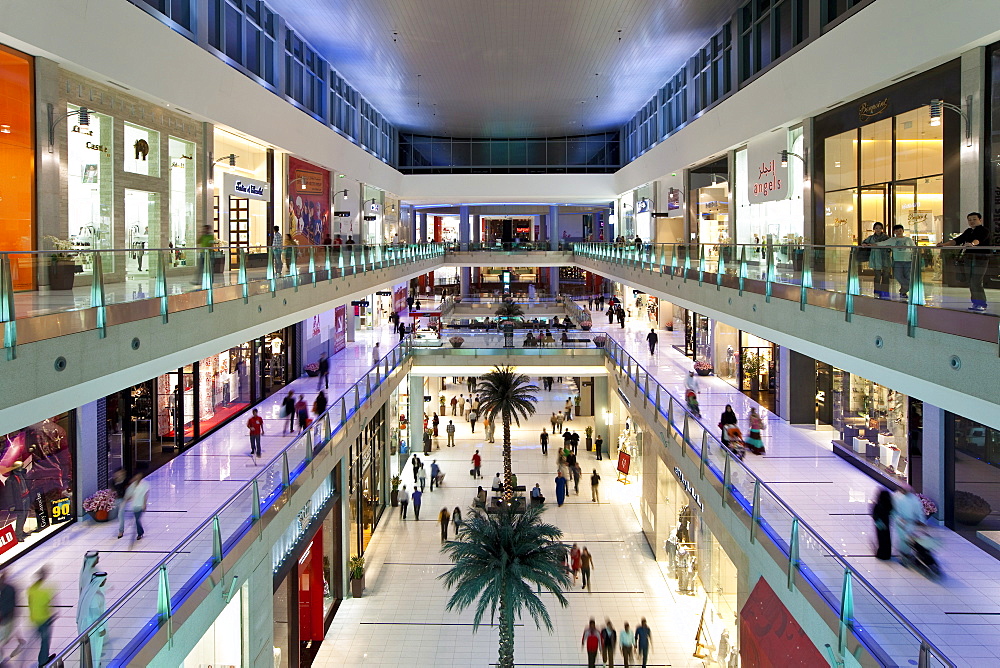 Dubai Mall, the largest shopping mall in the world with 1200 shops, part of the Burj Khalifa complex, Dubai, United Arab Emirates, Middle East