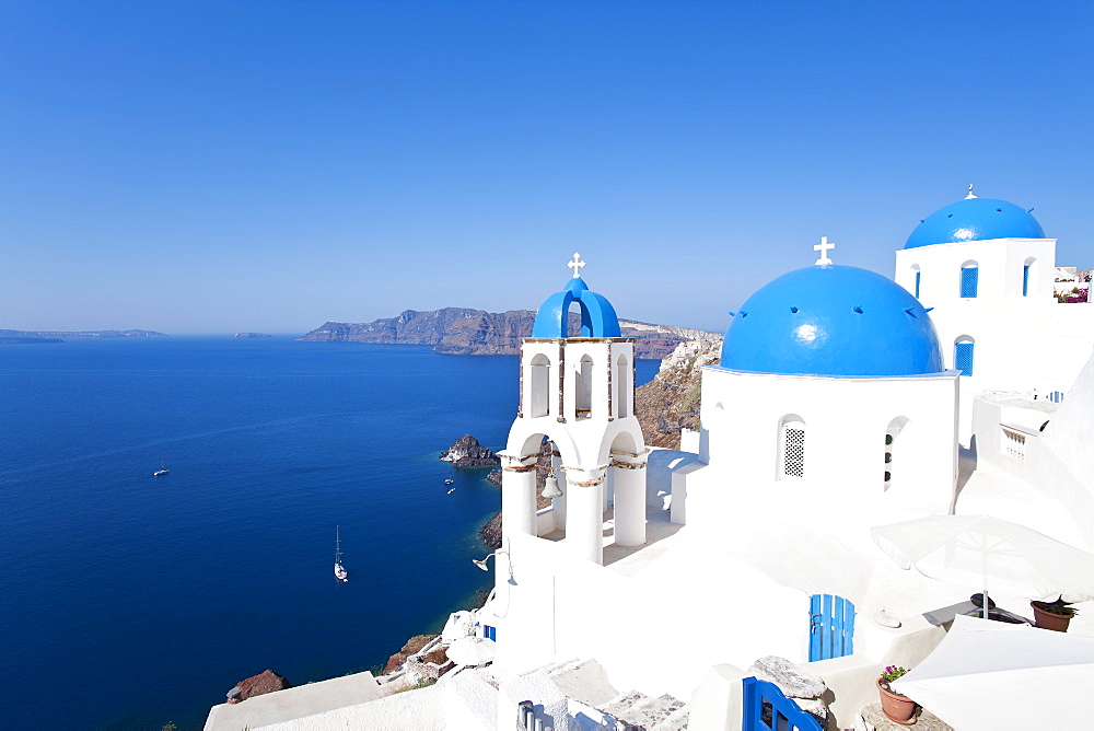 Blue domed churches in the village of Oia, Santorini (Thira), Cyclades Islands, Aegean Sea, Greek Islands, Greece, Europe