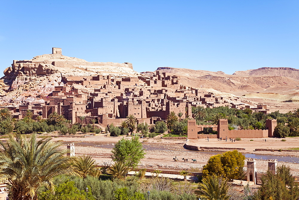 Ancient kasbah town of Ait Benhaddou on a former Caravan Route beside the Ouarzazate River, often used as a film location, UNESCO World Heritage Site, Morocco, North Africa, Africa