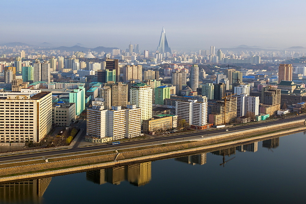 Pyongyang and the River Taedong, Pyongyang, Democratic People's Republic of Korea (DPRK), North Korea, Asia