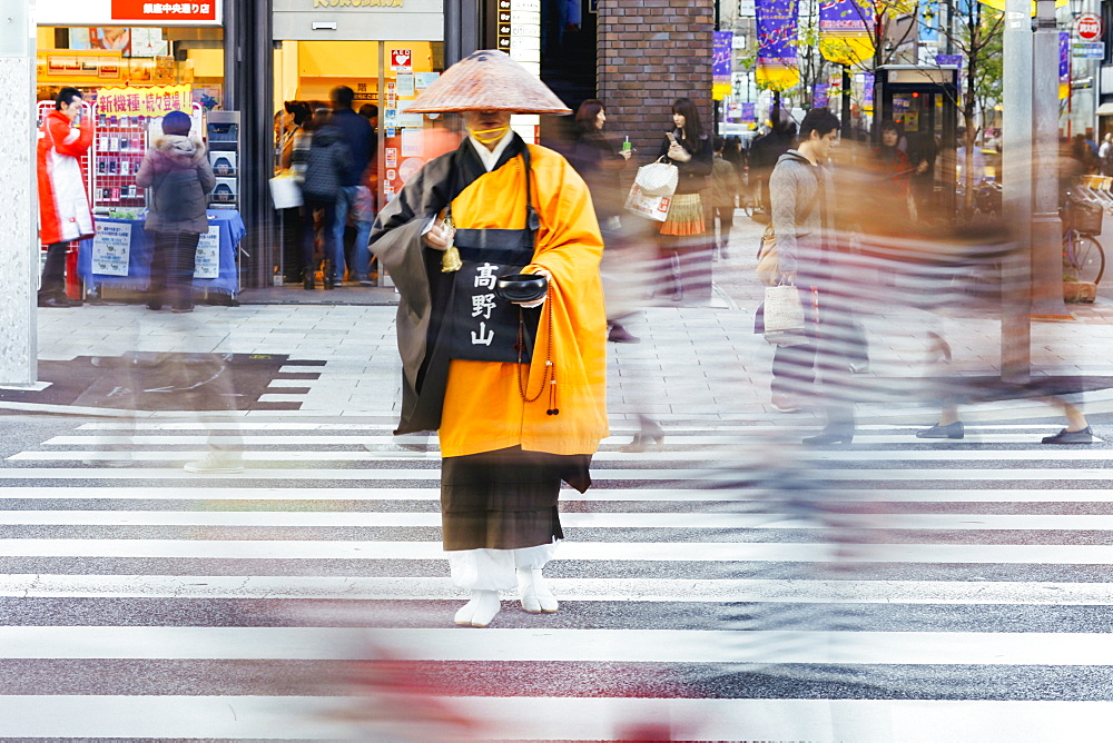 Shinto monk in traditional dress collecting alms (donations), Ginza, Tokyo, Honshu, Japan, Asia