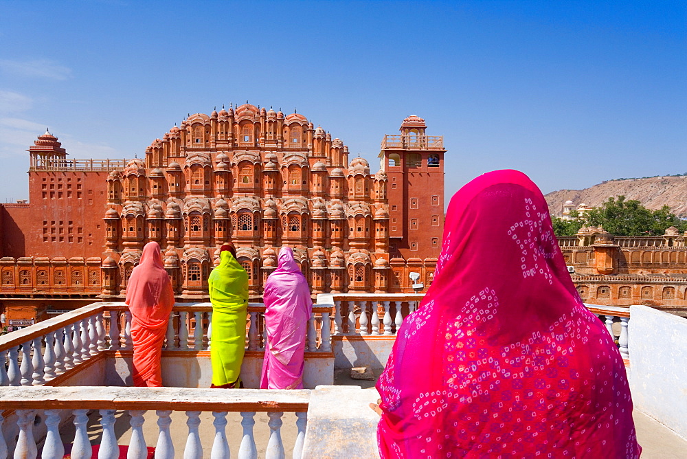 Women in bright saris in front of the Hawa Mahal (Palace of the Winds), built in 1799, Jaipur, Rajasthan, India, Asia