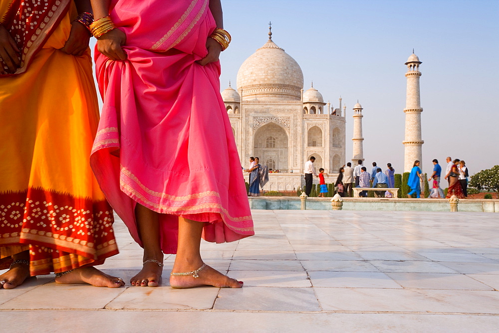 Visitors at the Taj Mahal, UNESCO World Heritage Site, Agra, Uttar Pradesh, India, Asia