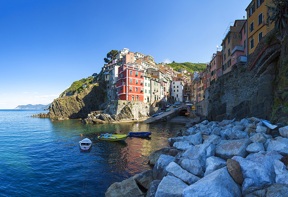 Clifftop village of Riomaggiore, Cinque Terre, UNESCO World Heritage Site, Liguria, Italy, Europe