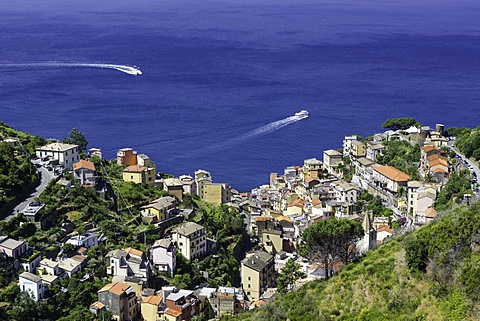 Clifftop village of Riomaggiore, Cinque Terre, UNESCO World Heritage Site, Liguria, Italy, Europe