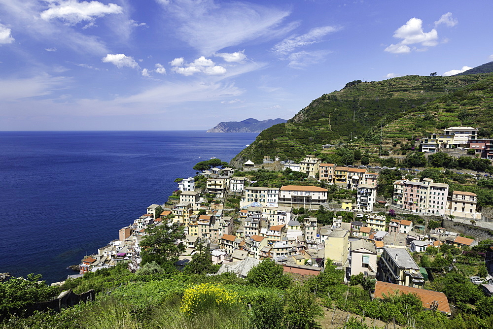 Clifftop village of Riomaggiore, Cinque Terre, UNESCO World Heritage Site, Liguria, Italy, Europe