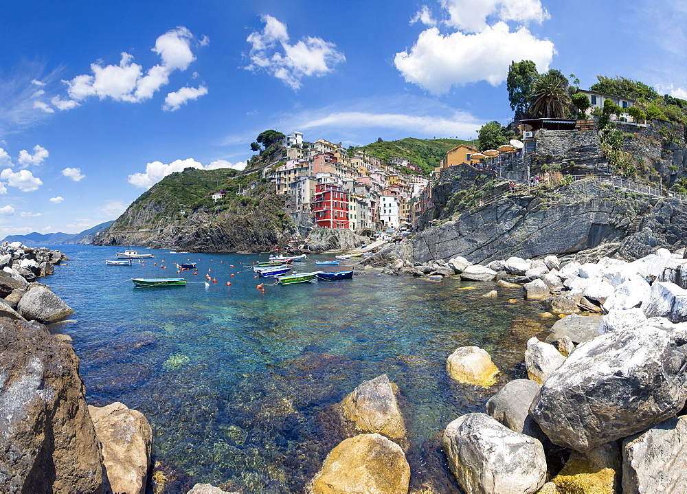 Clifftop village of Riomaggiore, Cinque Terre, UNESCO World Heritage Site, Liguria, Italy, Europe