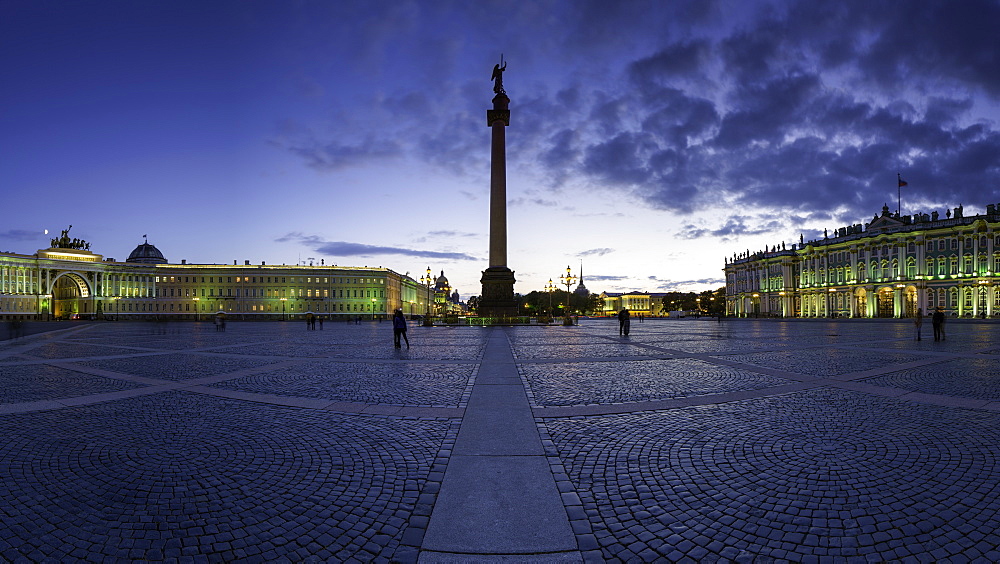 Palace Square, Alexander Column and the Hermitage, Winter Palace, UNESCO World Heritage Site, St. Petersburg, Russia, Europe