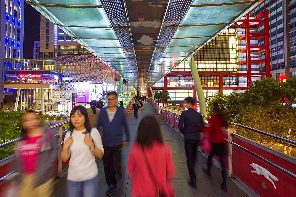 Xinyi downtown district, pedestrian bridge in the prime shopping and financial district of Taipei, Taiwan, Asia