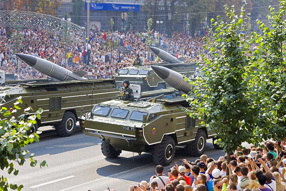 Annual Independence Day parade along Khreshchatyk Street and Maidan Nezalezhnosti (Independence Square), Kiev, Ukraine, Europe