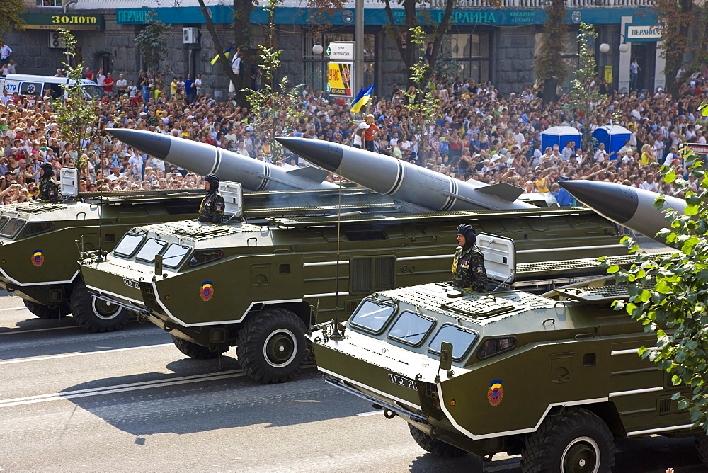 Annual Independence Day parade along Khreshchatyk Street and Maidan Nezalezhnosti (Independence Square), Kiev, Ukraine, Europe