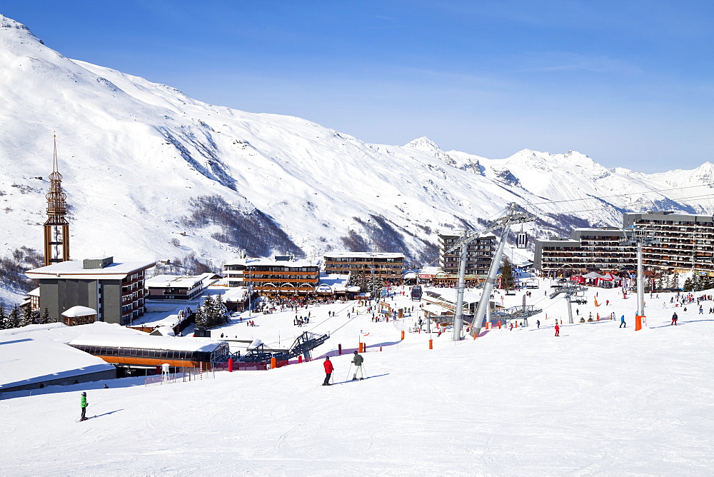 Les Menuires ski resort, 1800m, in the Three Valleys (Les Trois Vallees), Savoie, French Alps, France, Europe