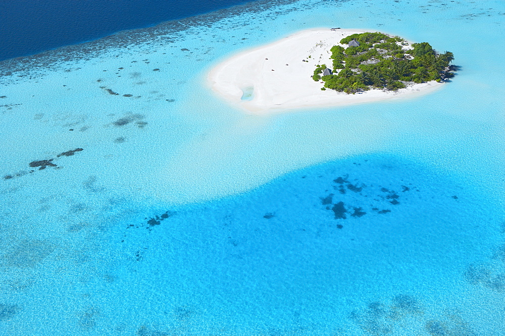 Aerial view of tropical island with lagoon, Maldives, Indian Ocean, Asia