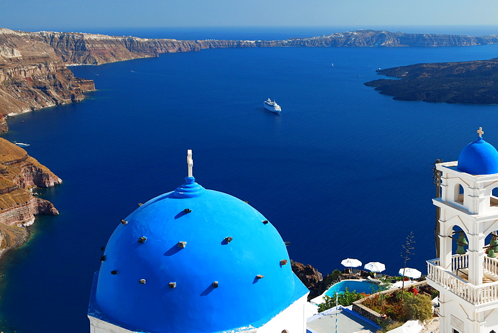 View from Imerovigli overlooking ocean, Santorini, Cyclades, Greek Islands, Greece, Europe