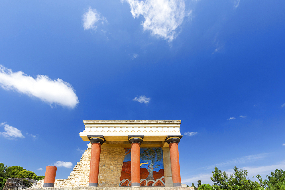 Scenic ruins of the Minoan Palace of Knossos, Knossos, Crete, Greek Islands, Greece, Europe