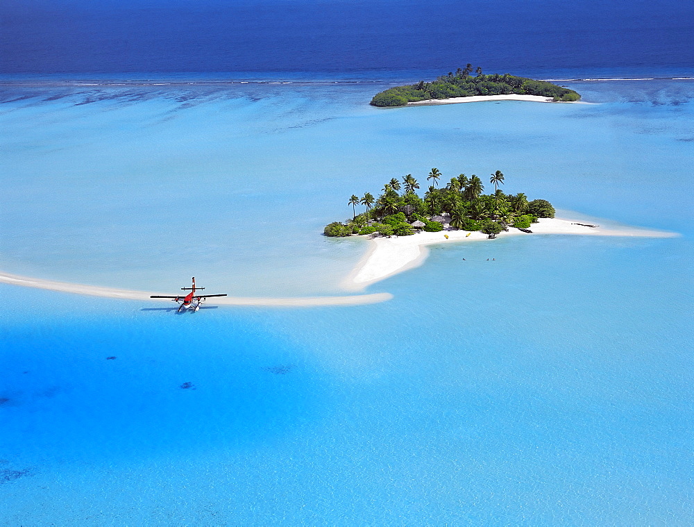 Aerial view of desert island with seaplane, South Male atoll, Maldives, Indian Ocean, Asia