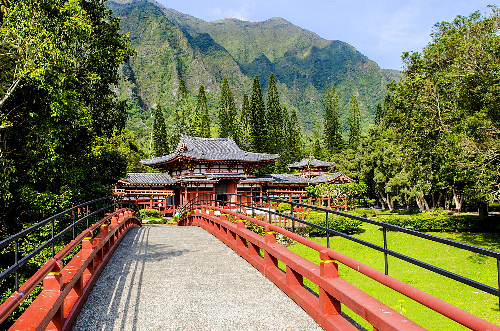 Byodo-In Temple, Valley of The Temples, Kaneohe, Oahu, Hawaii, United States of America, Pacific