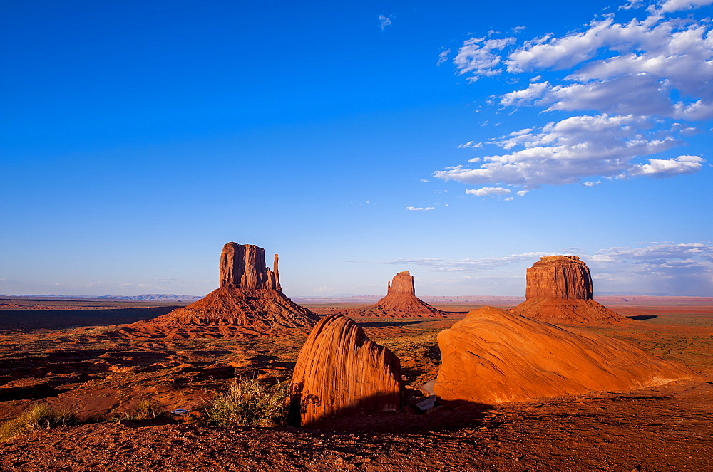 Monument Valley Navajo Tribal Park, Monument Valley, Utah, United States of America, North America