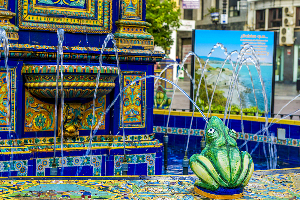 Central fountain, Plaza Alta main square, Algeciras, Andalusia, Spain, Europe