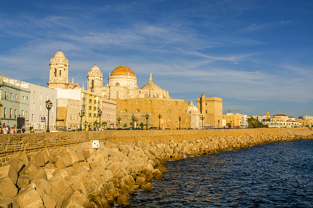 The Catedral de la Santa Cruz (Cathedral of the Holy Cross) along San Sebastian bay, old town, Cadiz, Andalucia, Spain, Europe