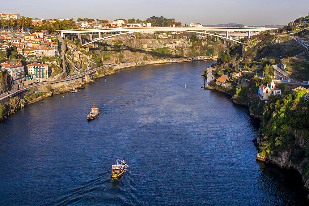 The Infante Dom Henrique Bridge (Infante Bridge) over the Douro River, Porto, Norte, Portugal, Europe