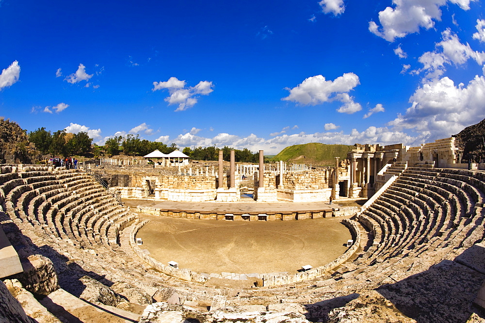 Ruins of Decapolis city of Scythopolis, Bet She'an National Park, Israel, Middle East