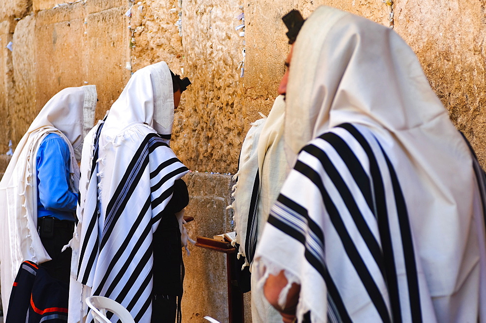 Worshippers at the Western Wall, Jerusalem, Israel, Middle East