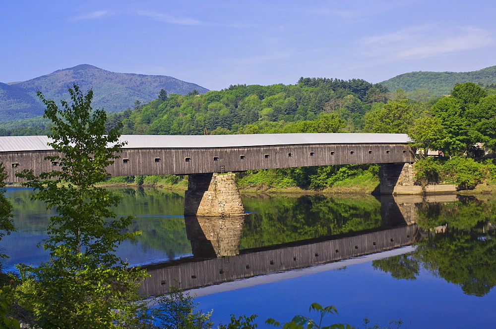 Cornish Windsor covered bridge spans the Connecticut River between Vermont and New Hampshire, Windsor, Vermont, New England, United States of America, North America