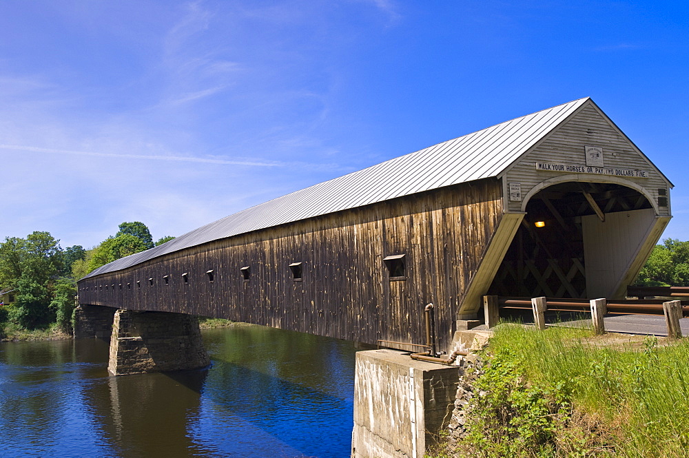 Cornish Windsor covered bridge spans the Connecticut River between Vermont and New Hampshire, Windsor, Vermont, New England, United States of America, North America