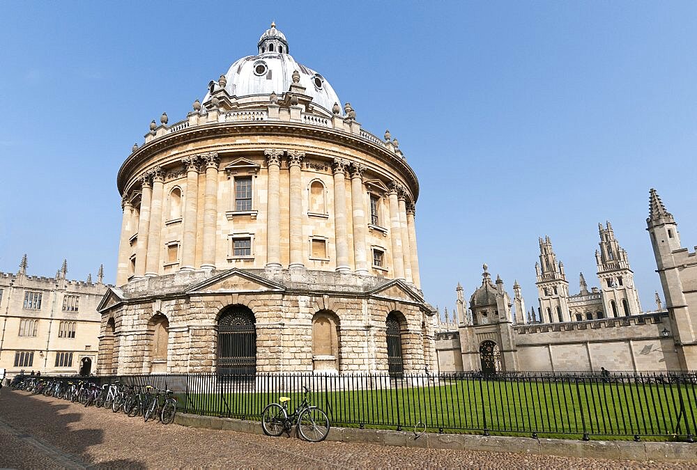 England, Oxfordshire, Oxford, The Radcliffe Camera, built by James Gibbs between 1737 and 1749 forms part of Oxford University's Bodleian Library, one of the oldest libraries in Europe and second largest in the United Kingdom.