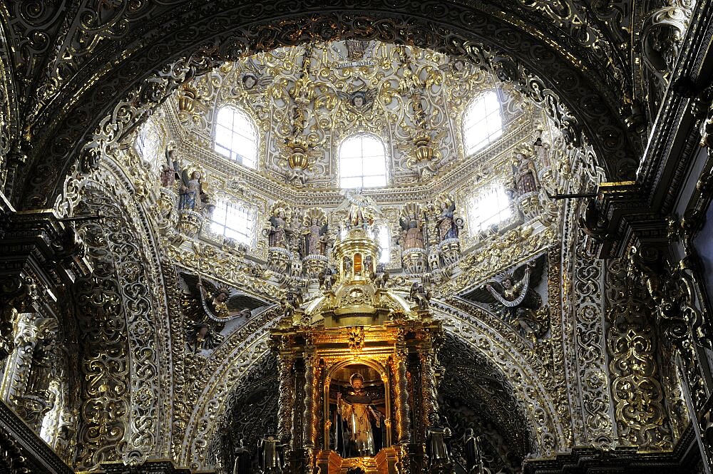 Mexico, Puebla, Baroque Capilla del Rosario or Rosary Chapel in the Church of Santo Domingo. Ornately decorated interior with gilded stucco and onyx stonework.