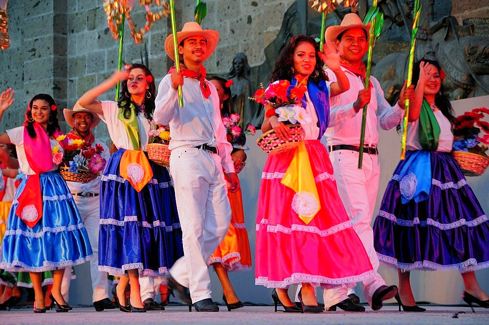 Mexico, Jalisco, Guadalajara, Plaza Tapatia Folkloric dancers from Guerrero State wearing brightly coloured costume performing at carnival.