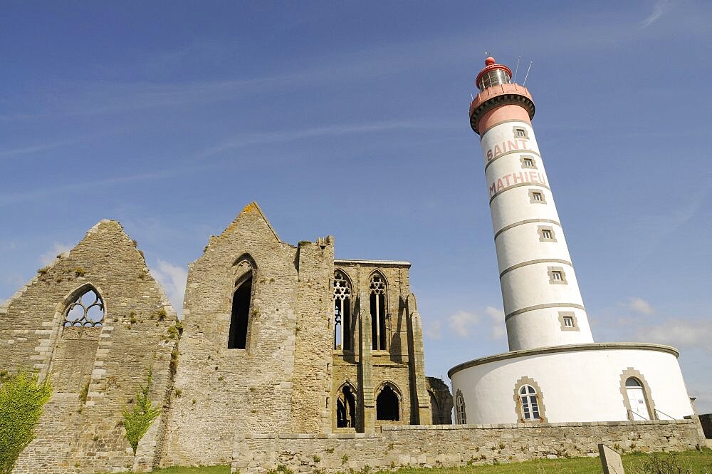 France, Brittany, Pointe de St-Mathieu, St Mathieu lighthouse and ruined Abbey at Pointe de St Mathieu at the mouth of the Gulf of Brest near Le Conquet.