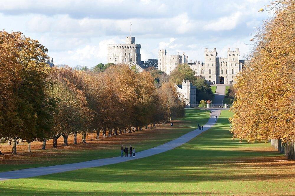 England, Berkshire, Windsor, The long walk leading to the castle.