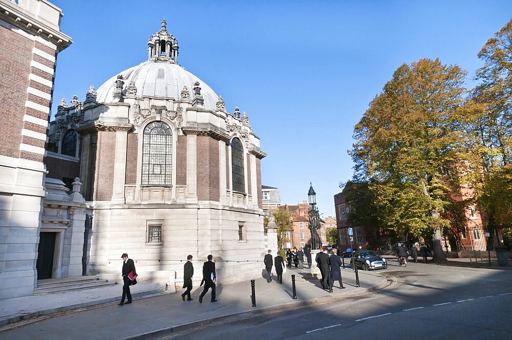 England, Berkshire, Eton, The highly prestigious private college at Eton was established almost six centuries ago by King Henry IV.