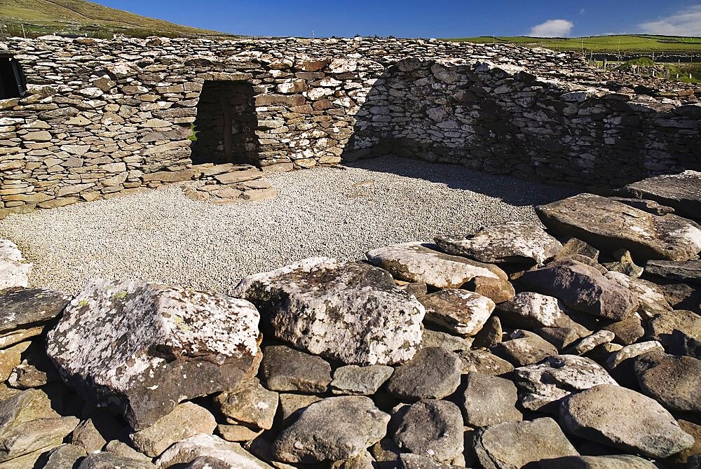 Ireland, County Kerry, Dunbeg, Dingle Peninsula Dunbeg Promontory Fort.