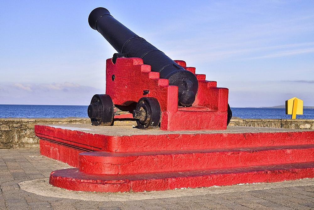 Ireland, County Sligo, Strandhill, Cannon on the seafront.