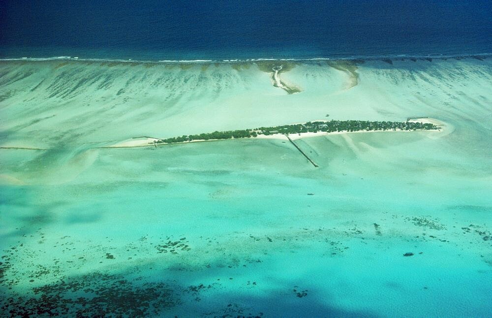 AUSTRALIA Queensland Great Barrier Reef Aerial view over the reef
