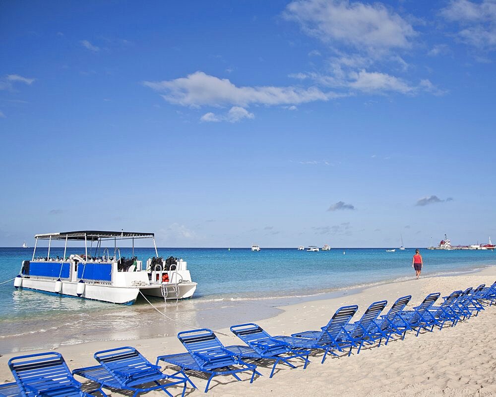 Turks and Caicos Islands, Grand Turk, View of the southwestern beach.