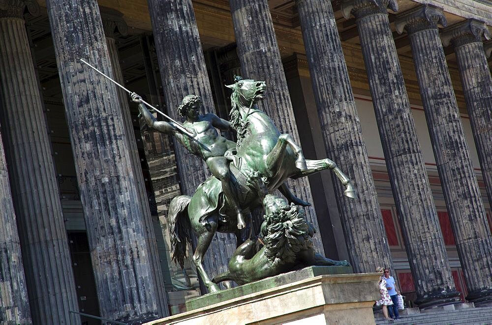 Germany, Berlin, Mitte, Museum Island, Altes Musuem exterior.