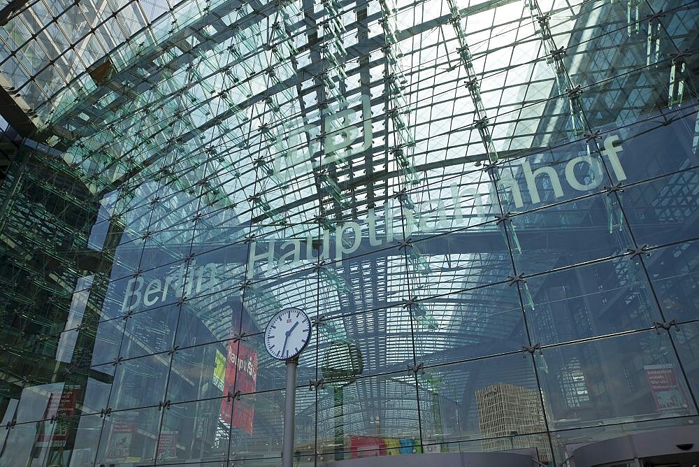 Germany, Berlin, Mitte, Hauptbahnhof steel and glass train station designed by Meinhard von Gerkan.