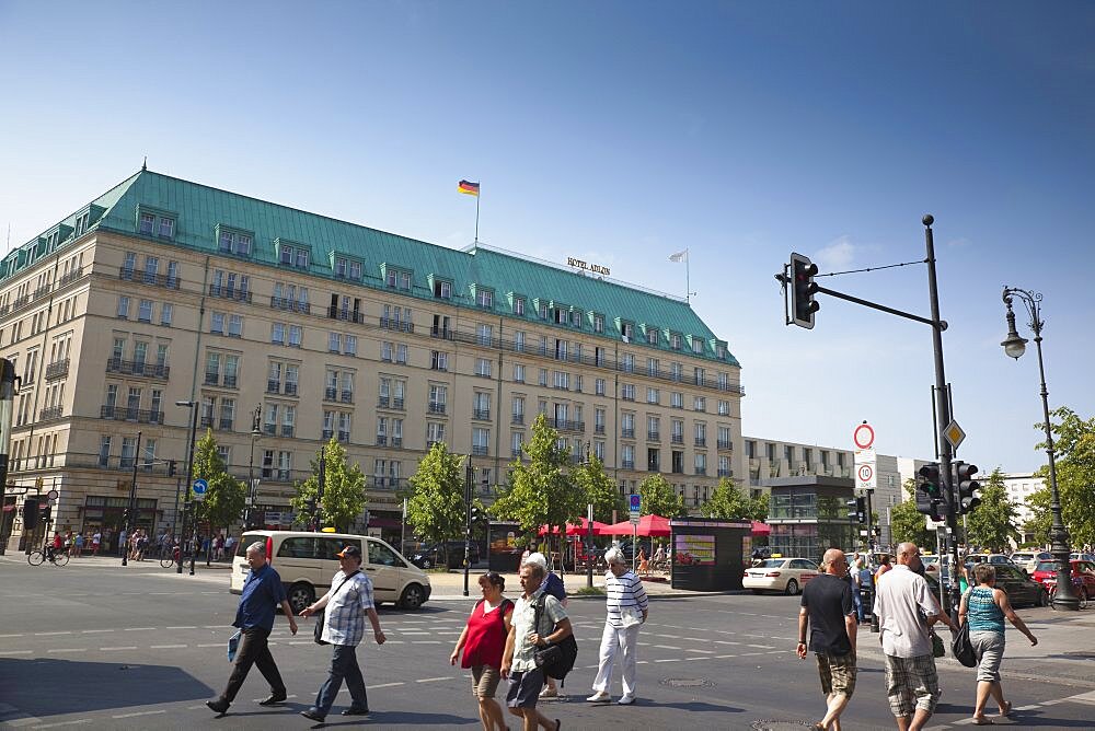 Germany, Berlin, Mitte, Hotel Adlon on the corner of Unter den Linden and WIlhelmstrasse.