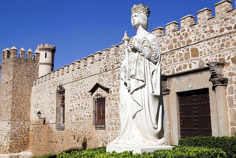 Spain, Castilla La Mancha, Toldeo, Statue of Isabella outside the walls.
