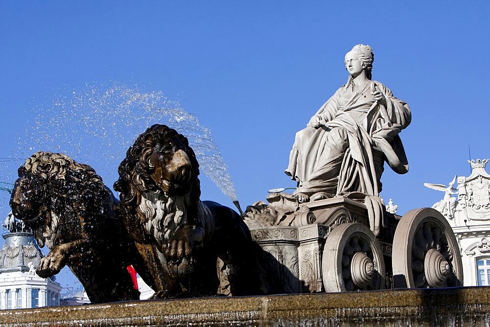 Spain, Madrid, Statue of Cibeles at Plaza de la Cibeles.