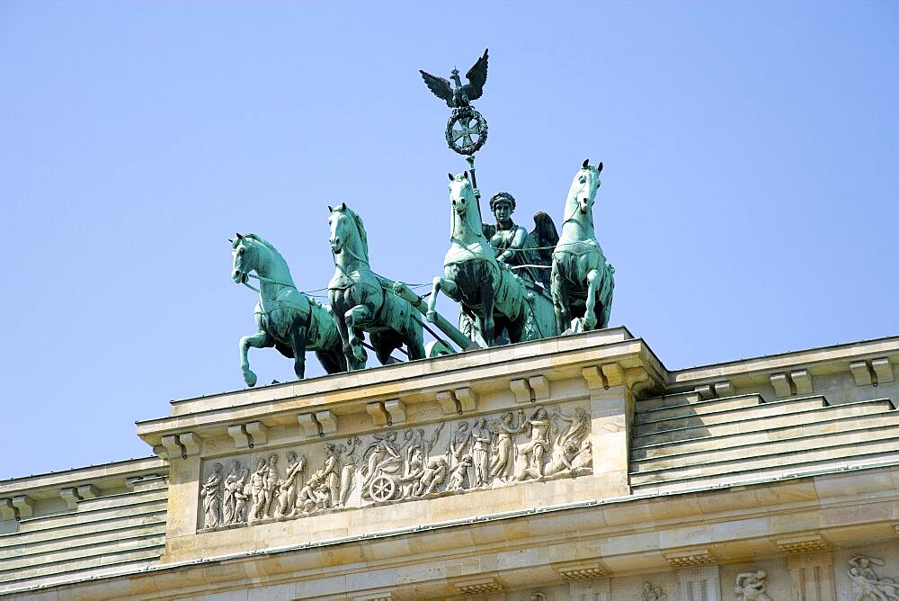 Germany, Berlin, Mitte, Brandenburg Gate or Brandenburger Tor in Pariser Platz leading to Unter den Linden and the Royal Palaces with the Quadriga of Victory on top. The only remaining of the original 18 gates in the Berlin Customs Wall.