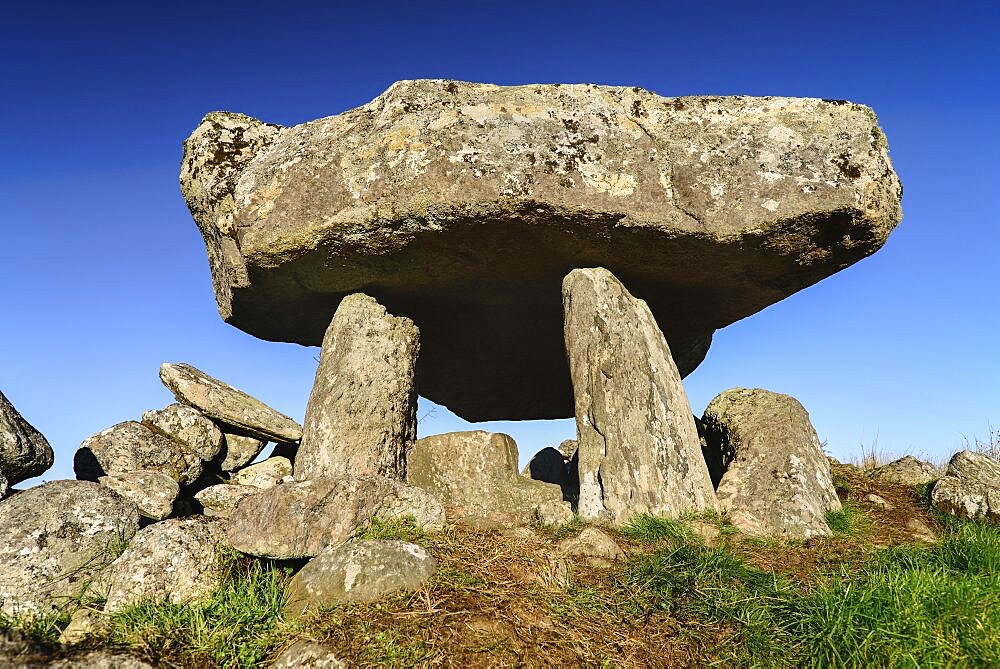 Ireland, County Sligo, Tawnatruffaun, Portal Tomb.