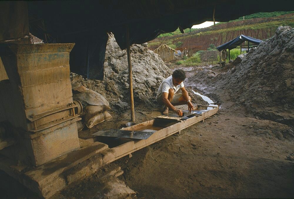 BRAZIL  Serra Pelada Illegal use of mercury in gold mine causing pollution.  Brasil Brazil